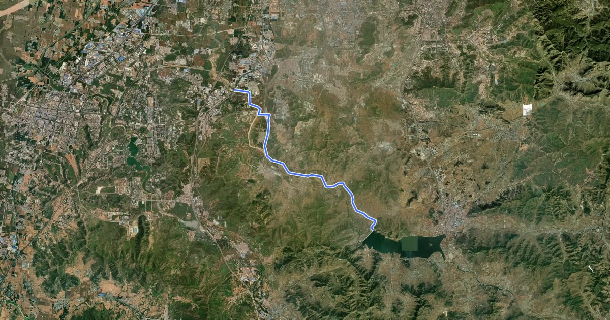 Маршрут 骑行路线：卧虎山水库大坝-玉符河-104国道 西行（北岸） на спутниковом снимке