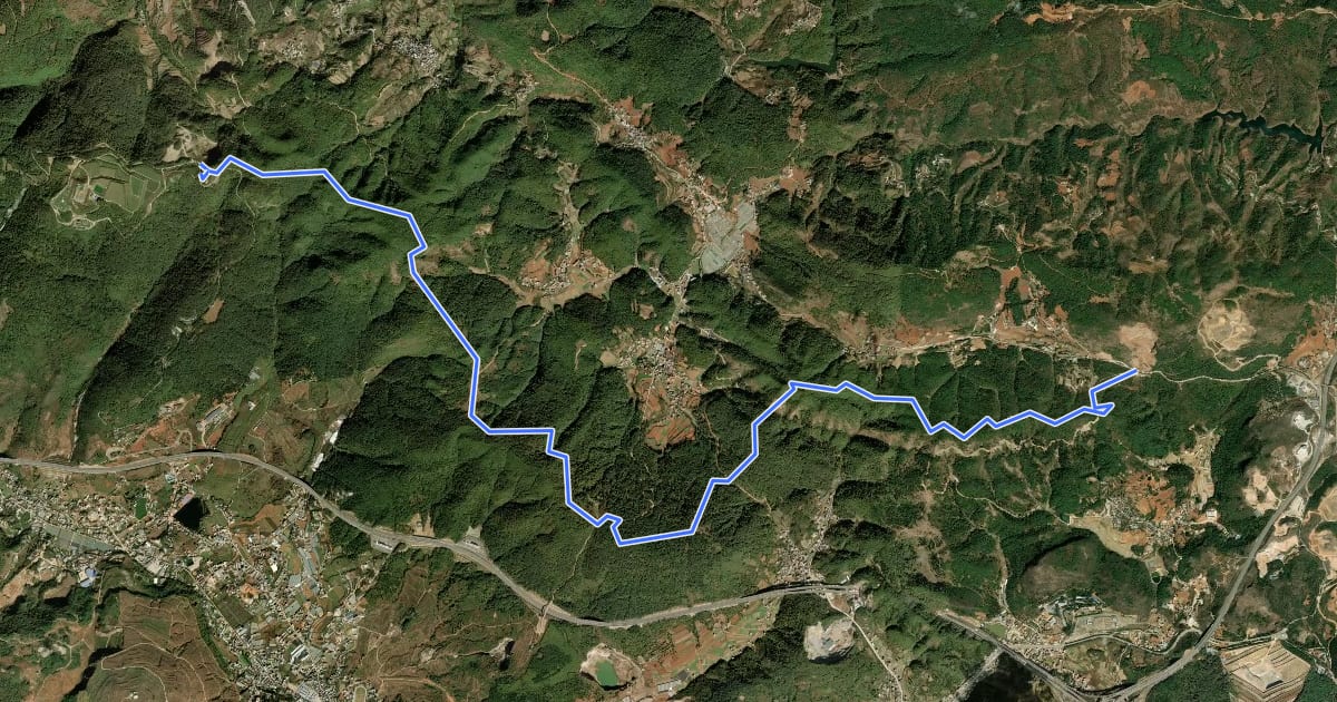 Маршрут 卧云山土路 на спутниковом снимке