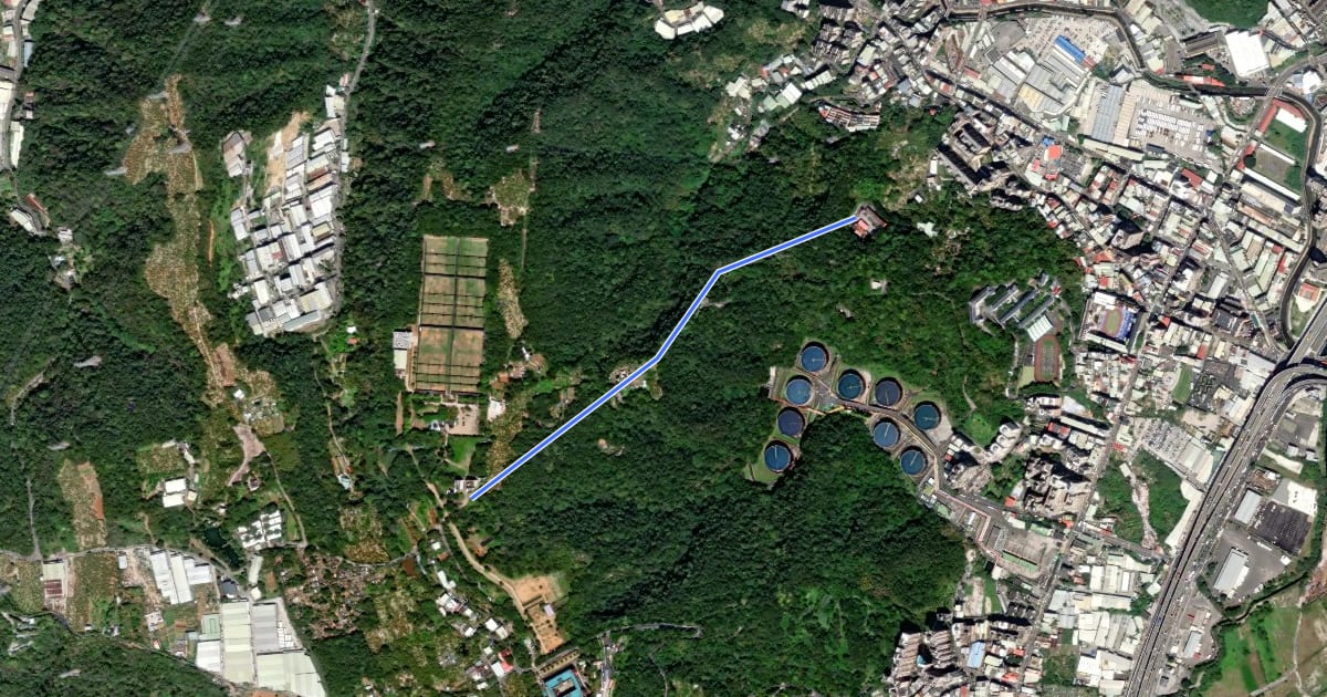 Маршрут 龍鳳巖登山步道 на спутниковом снимке
