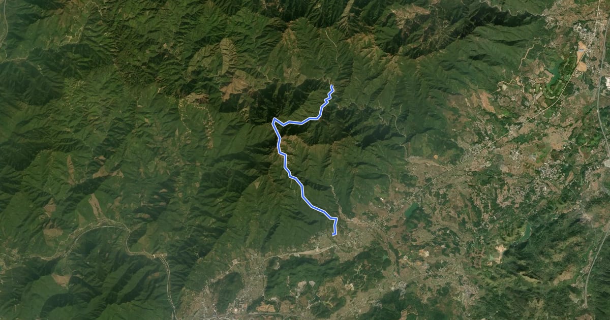 Маршрут 韶关石岩坑南北峰线 на спутниковом снимке