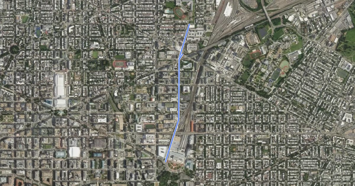 Маршрут 1st Street Northeast Cycletrack на спутниковом снимке