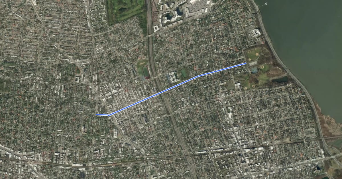 Маршрут 33rd Ave Bike Blvd на спутниковом снимке