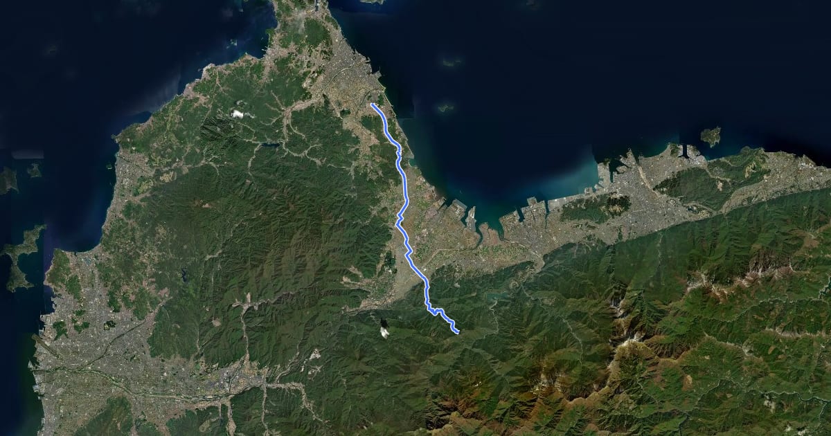 Маршрут 四国遍路 59番札所伊予国分寺~60番札所横峰寺 на спутниковом снимке