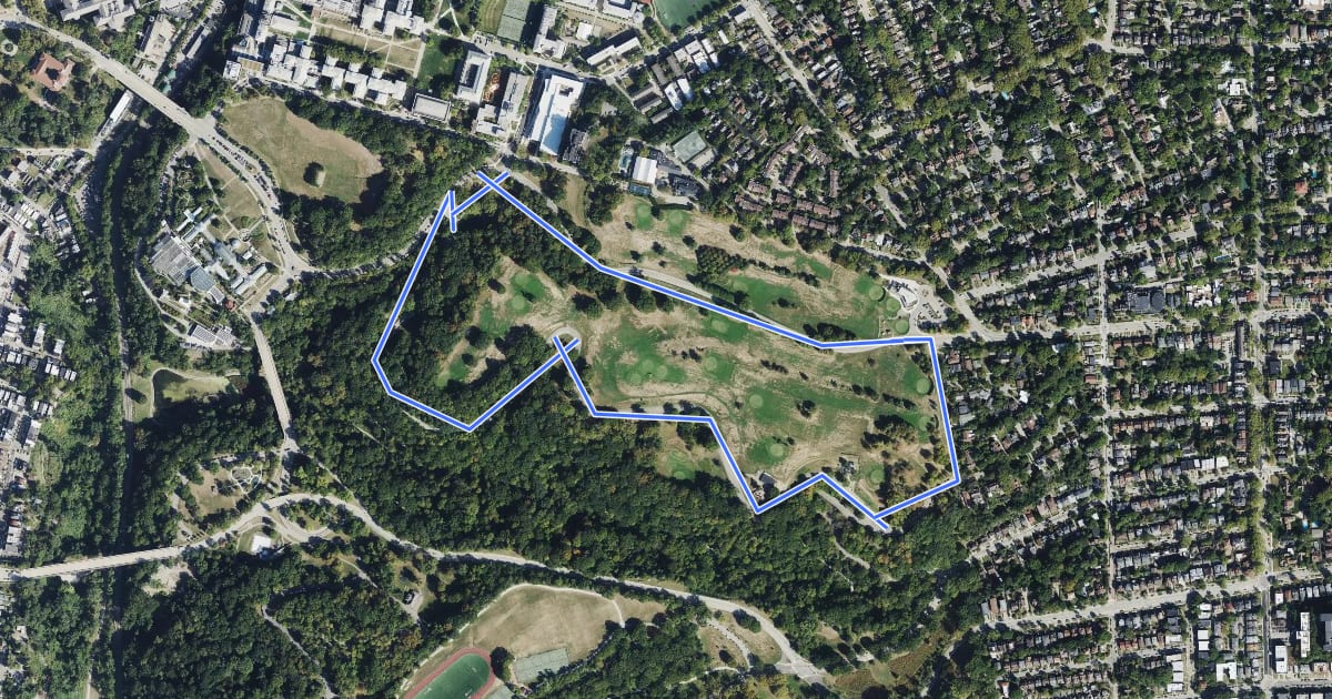 Маршрут Around the Golf Course на спутниковом снимке