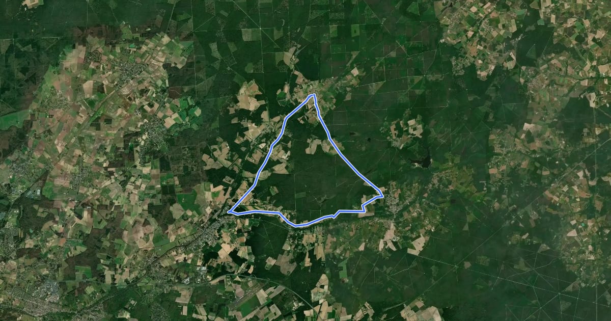 Маршрут Aux Portes de la Plus Grande Forêt Domaniale de France на спутниковом снимке