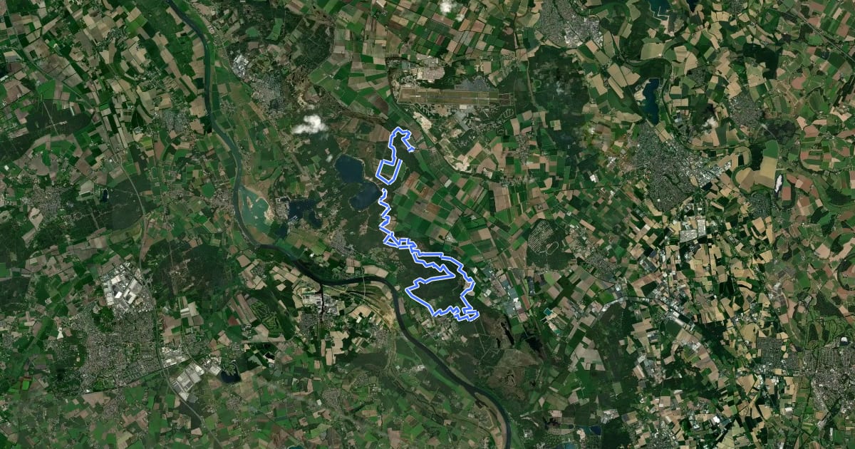 Маршрут Bergen (rood) на спутниковом снимке