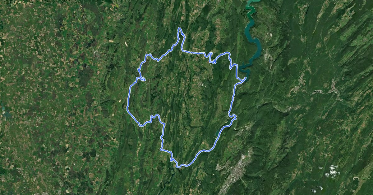 Маршрут Boucle 15 : Tour de la Petite Montagne на спутниковом снимке