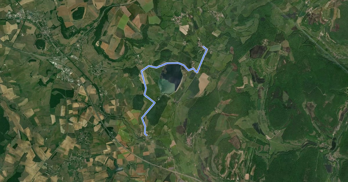 Маршрут Boucle Château de Commarin Commarin vers Vandenesse-en-Auxois(CDM) на спутниковом снимке