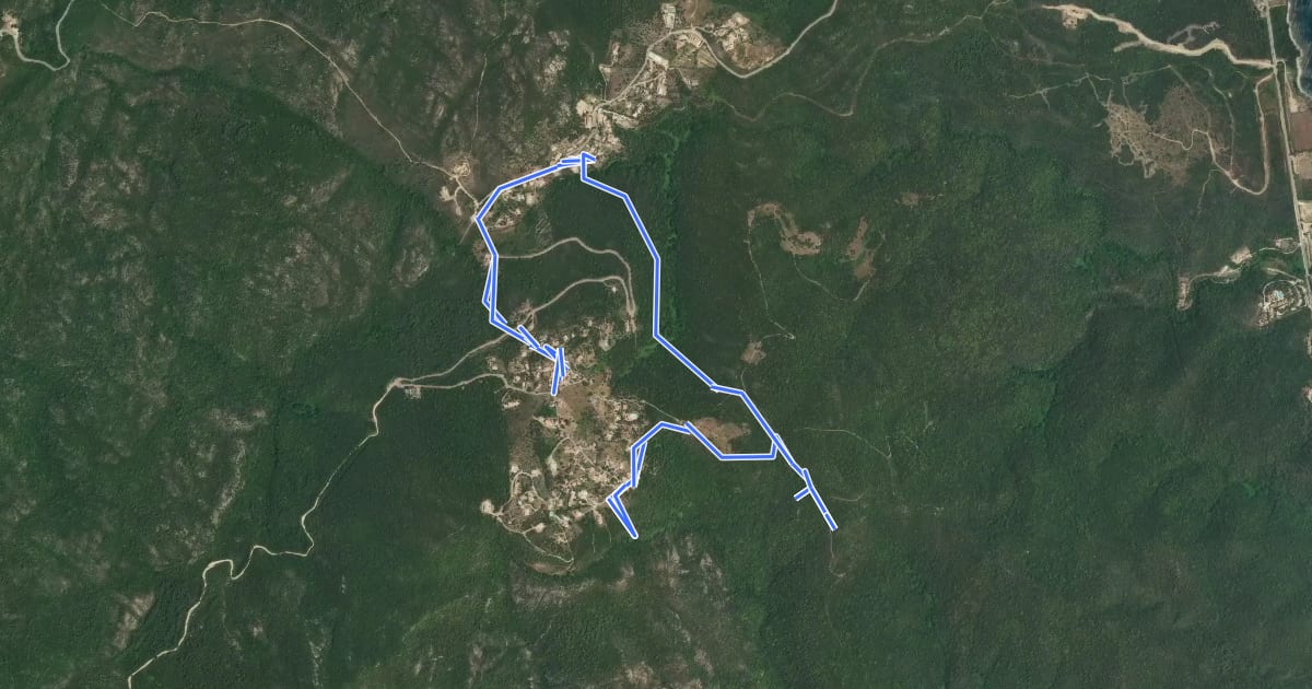 Маршрут Boucle des Fours à Chaux на спутниковом снимке