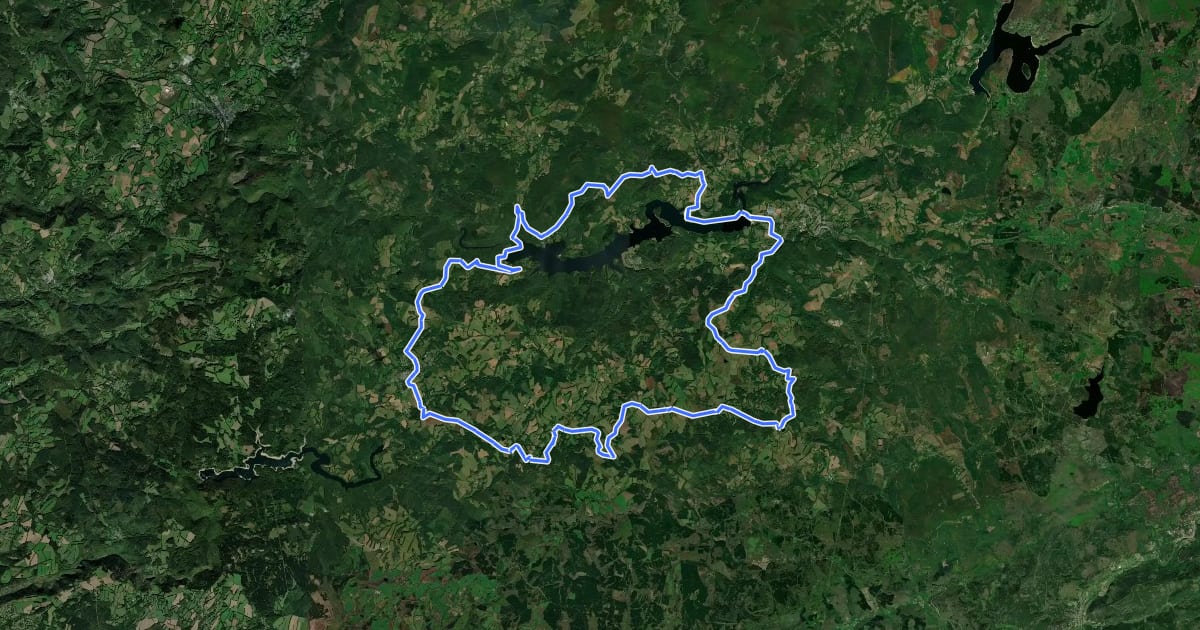 Маршрут Boucle du lac de la Raviège на спутниковом снимке