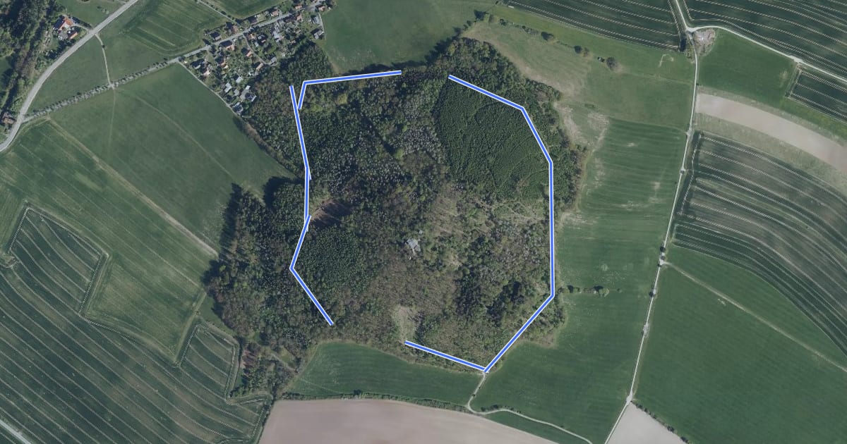 Маршрут Breiteberg Ringweg (gelber Punkt) на спутниковом снимке