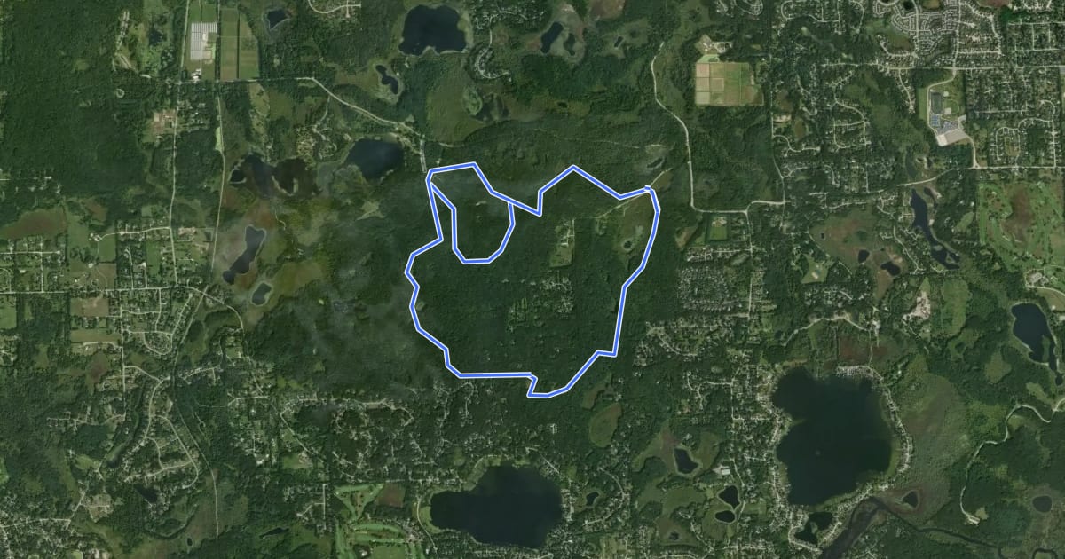 Маршрут Brighton Recreation Area Bishop Lake Hiking Trails на спутниковом снимке