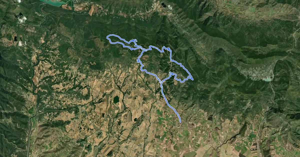Маршрут BTT 13 Sierra de Loarre - Mirador de los Pirineos на спутниковом снимке