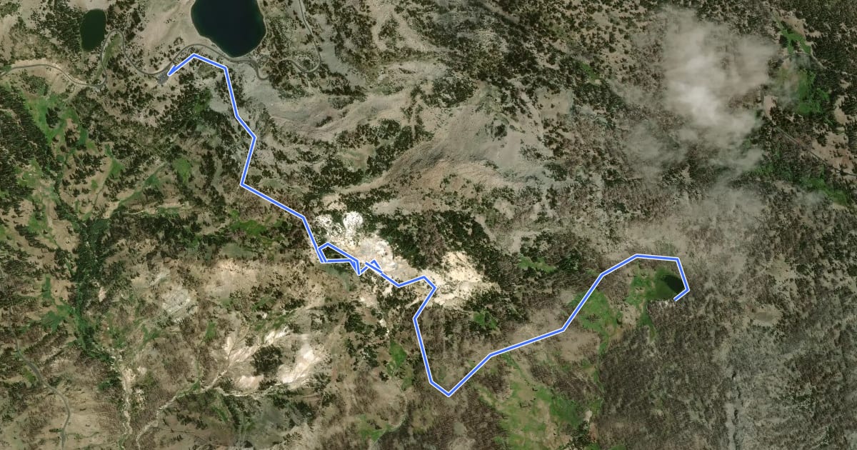 Маршрут Bumpass Hell Trail на спутниковом снимке