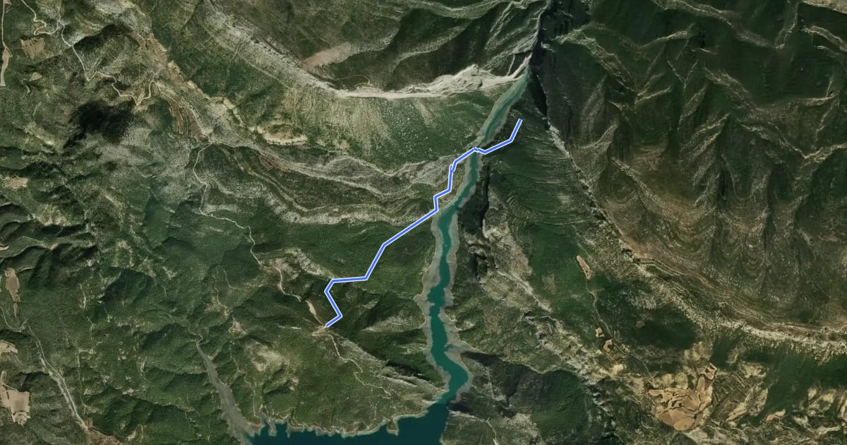 Маршрут Camí natural de Montfalcó al Congost de Mont-rebei на спутниковом снимке