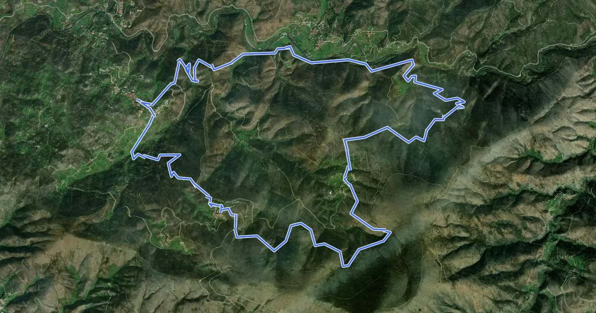 Маршрут Caminho do Xisto de Aldeia das Dez I – Pelas Várzeas do Alvôco на спутниковом снимке