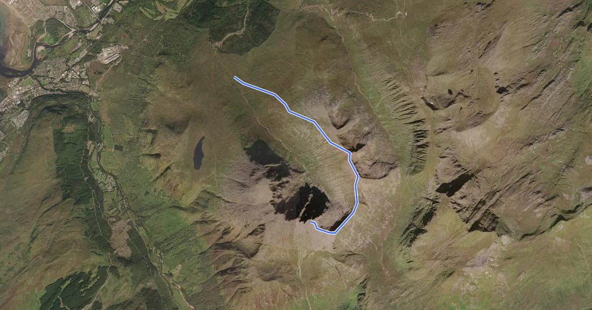 Маршрут Carn Mor Dearg arete на спутниковом снимке