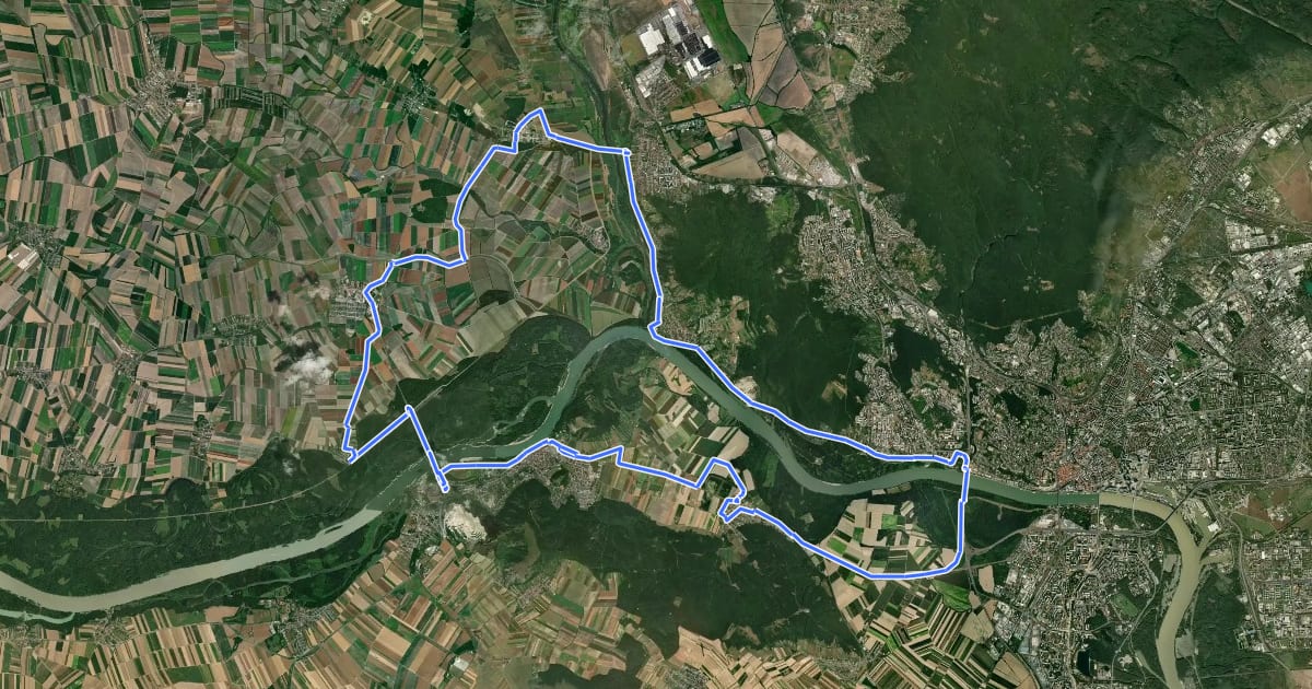 Маршрут Carnuntum - Schloss Hof - Bratislava Tour на спутниковом снимке