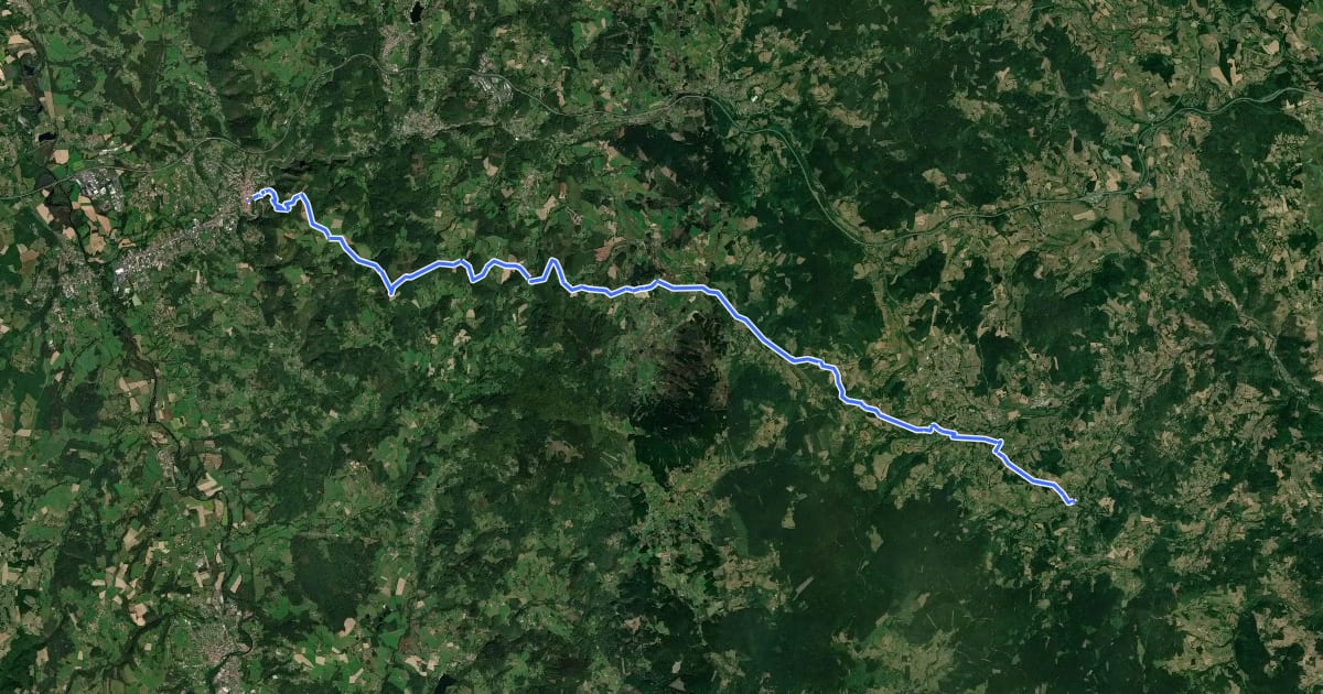 Маршрут Chemin de Montaigne de Saint-Jean-la-Vêtre à Thiers на спутниковом снимке