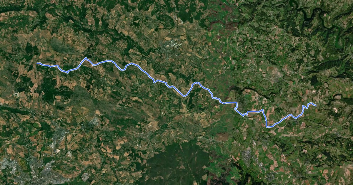 Маршрут Chemin des Granges Monastiques Fortifiées du Causse Comtal на спутниковом снимке