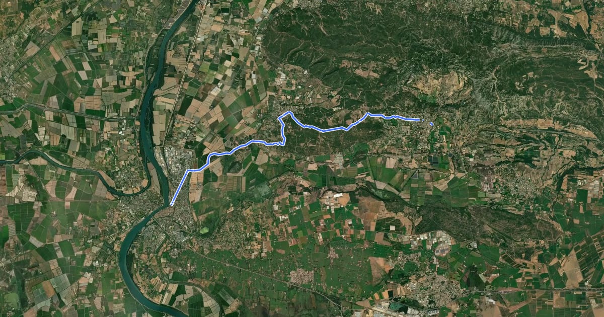 Маршрут Chemin pastoral de Arles à Maussane-les-Alpilles на спутниковом снимке
