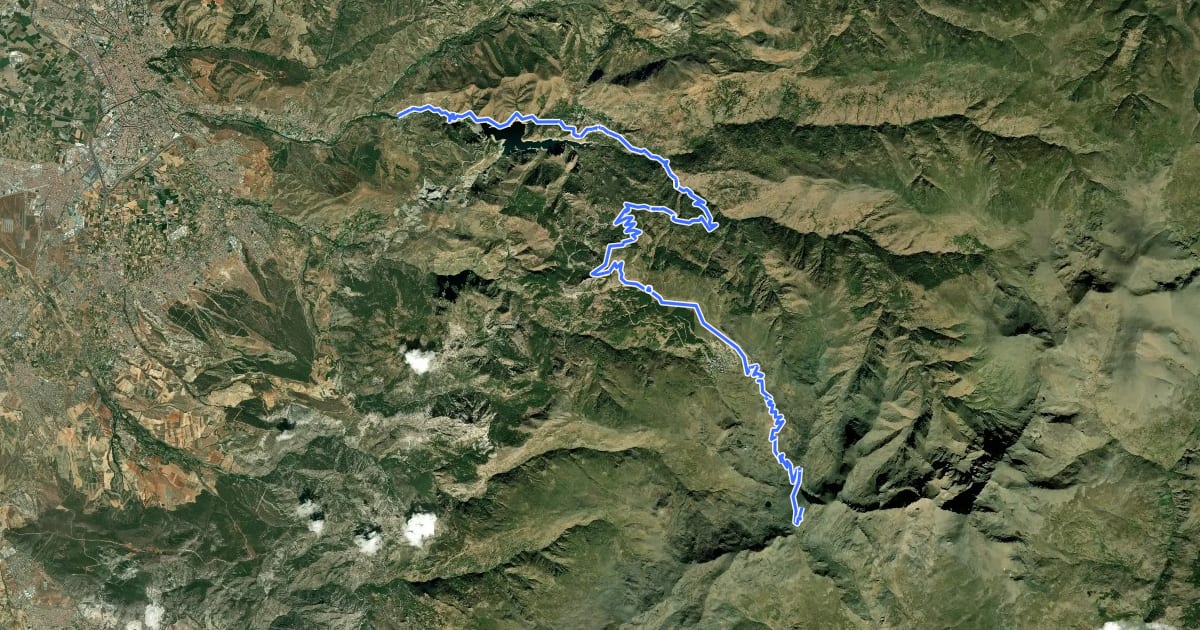 Маршрут [CIMA GR18] Sierra Nevada - Pico Veleta * Guéjar Sierra / Hotel del Duque на спутниковом снимке