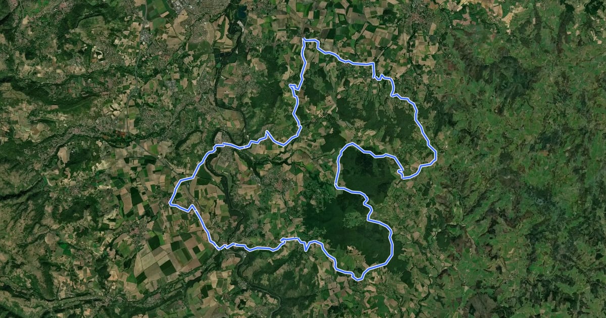 Маршрут Circuit de la Comté - Villages et Châteaux perchés на спутниковом снимке
