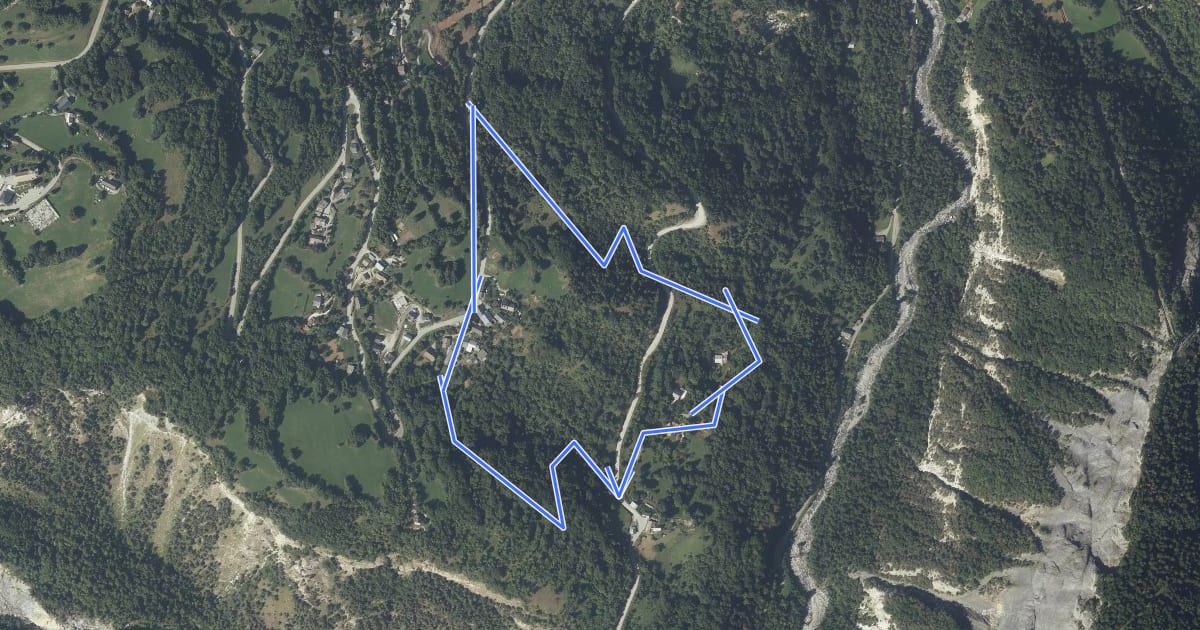 Маршрут Circuit de promenade La Bise - Le Crêt на спутниковом снимке