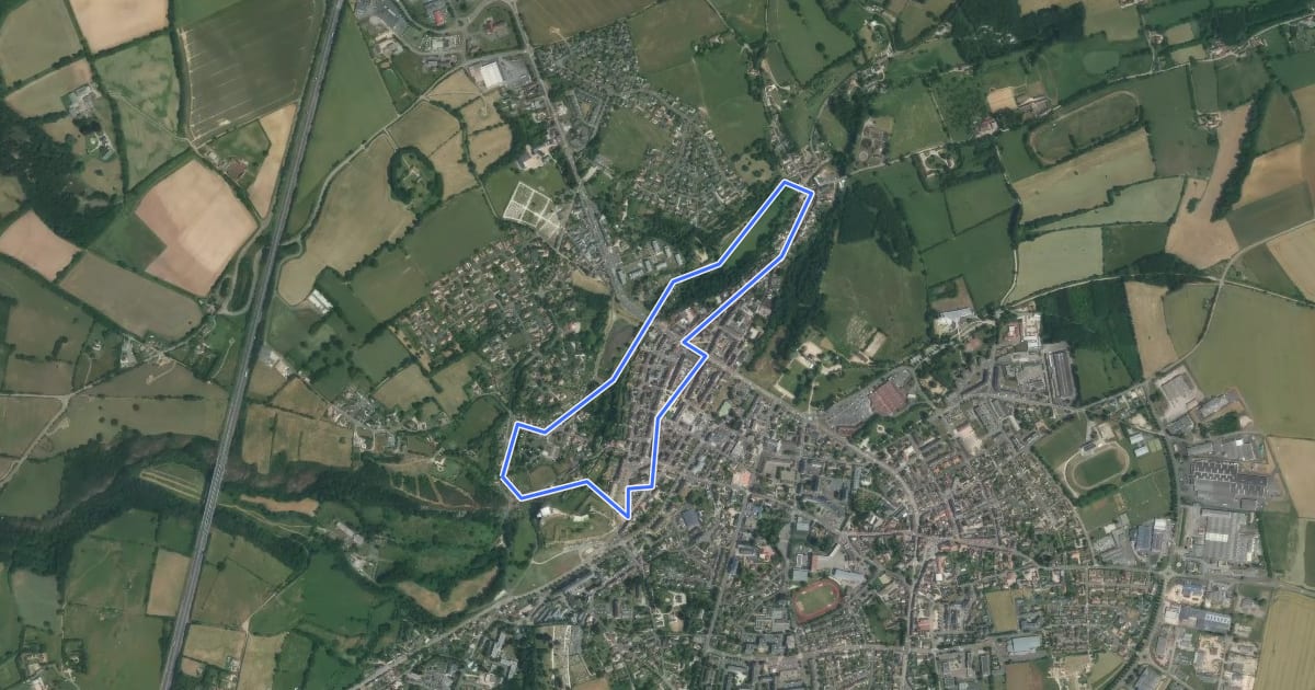 Маршрут Circuit des Remparts de Falaise version classique на спутниковом снимке