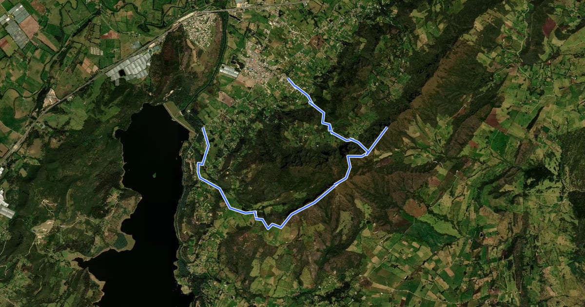 Маршрут Circuito Cerro de las Tres Tetas на спутниковом снимке