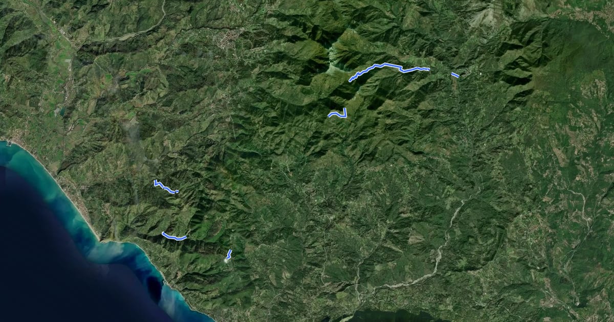Маршрут collection of various Cilento hiking trails на спутниковом снимке