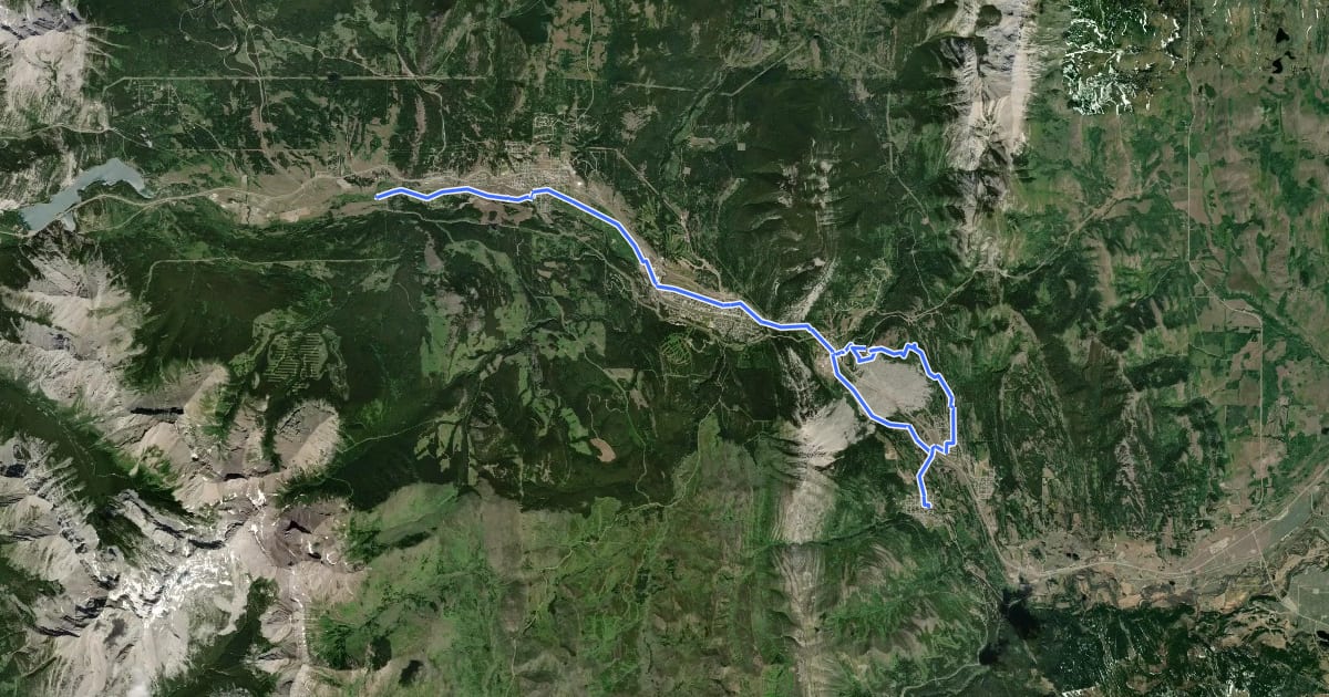 Маршрут Crowsnest Community Trail на спутниковом снимке