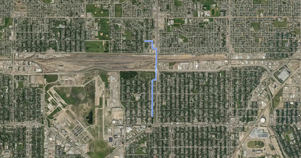 Маршрут Cycle: 101 St Shared lane and muiltiuse Cycle Route на спутниковом снимке