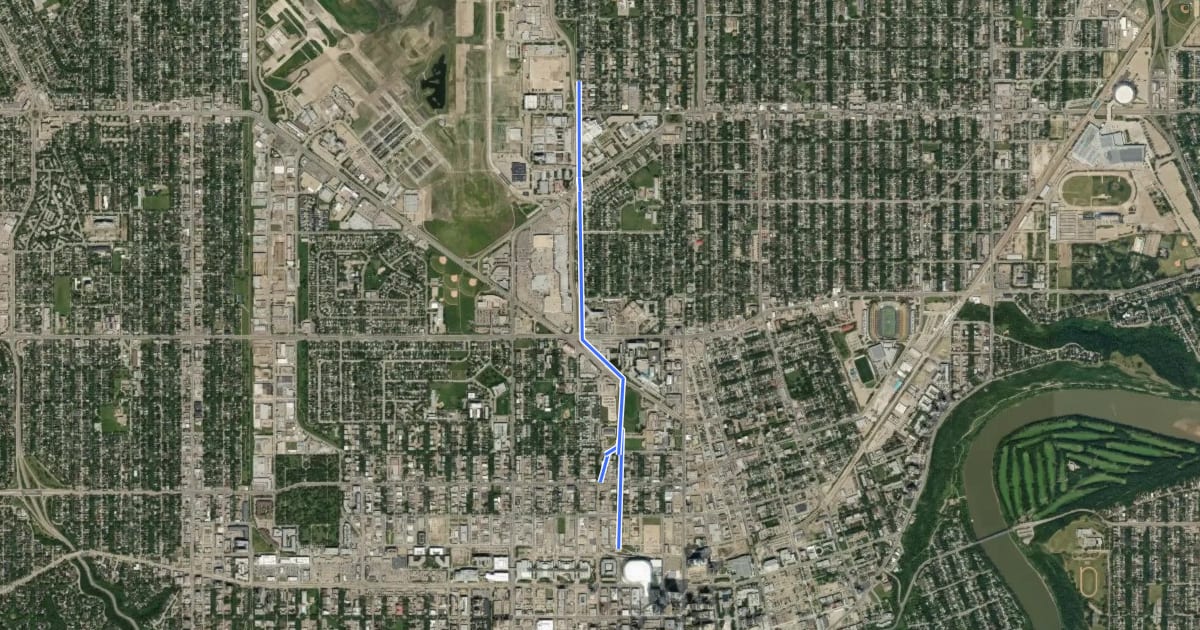 Маршрут Cycle: 104 St Multiuse pathway cycle route на спутниковом снимке