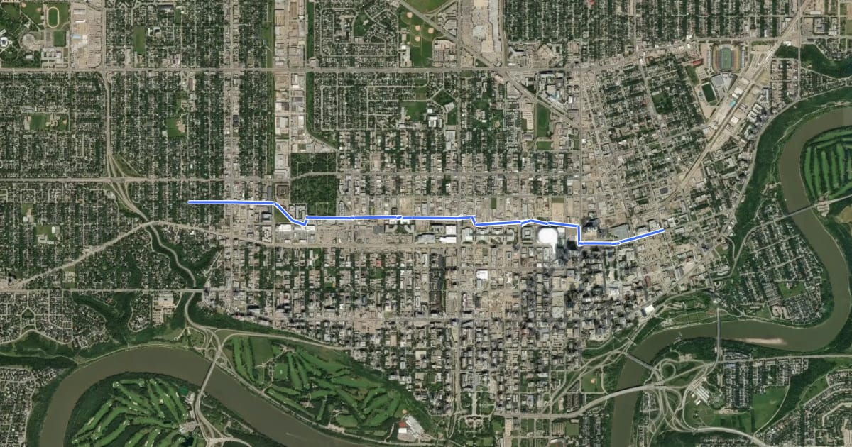 Маршрут Cycle: 105Ave Protected Bike Lane, multiuse, shared lane на спутниковом снимке