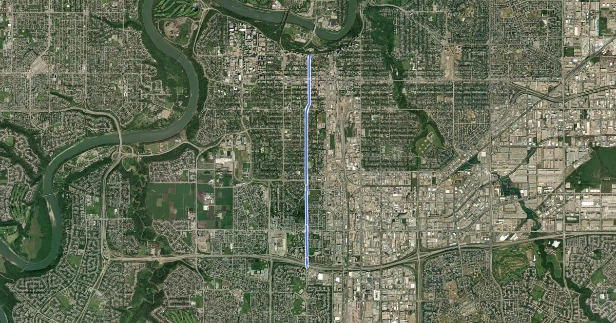 Маршрут Cycle: 106 St Protected Bike Lane на спутниковом снимке