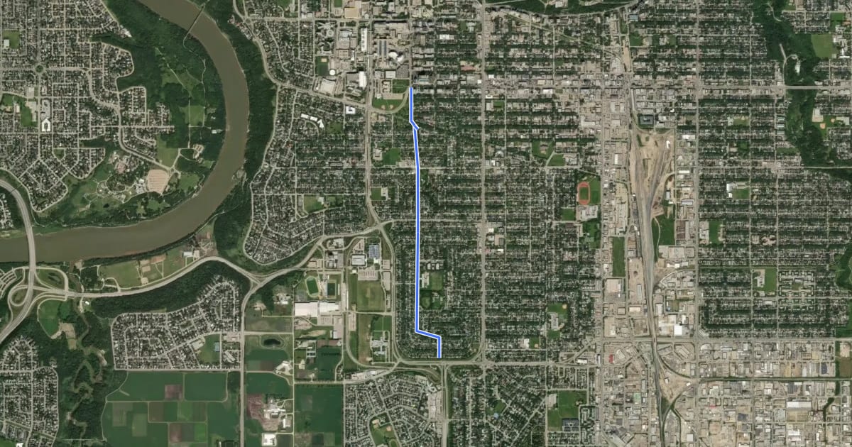 Маршрут Cycle: 112 St Shared lane Cycle way на спутниковом снимке