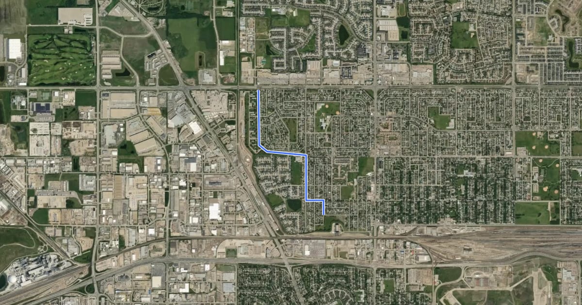Маршрут Cycle: 140/135 Street shared lane cycle route на спутниковом снимке