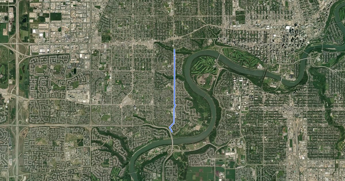 Маршрут Cycle: 142 St Shared Lane and multiuse pathway на спутниковом снимке