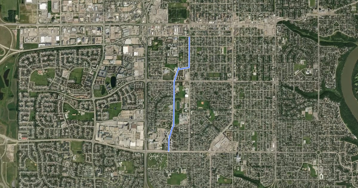Маршрут Cycle: 165 St shared lane cycle route на спутниковом снимке