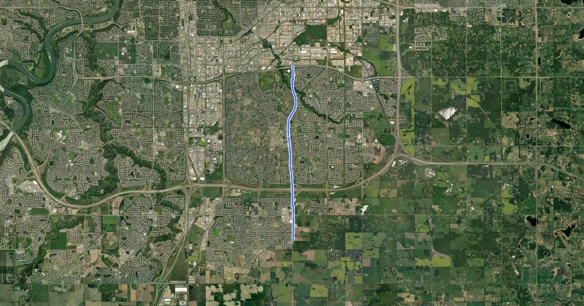 Маршрут Cycle: 50 St Multiuse path Cycle Route на спутниковом снимке