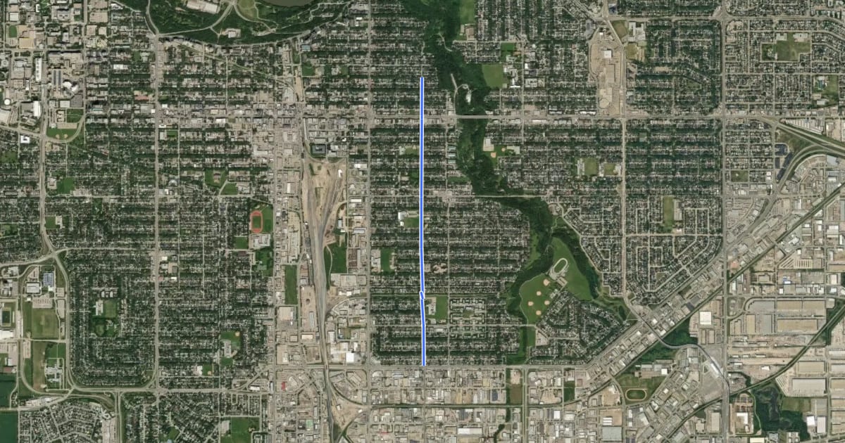 Маршрут Cycle: 97 St Shared lane bike route на спутниковом снимке