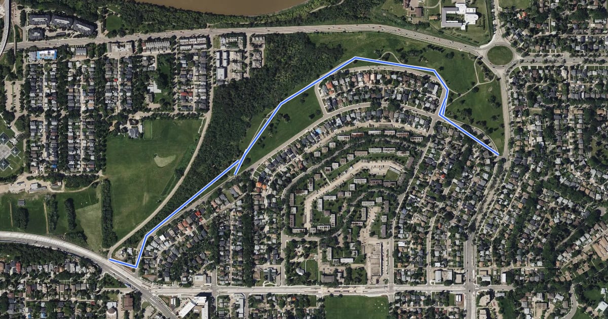 Маршрут Cycle: Strathearn Drive Multiuse Pathway Cycle Route на спутниковом снимке