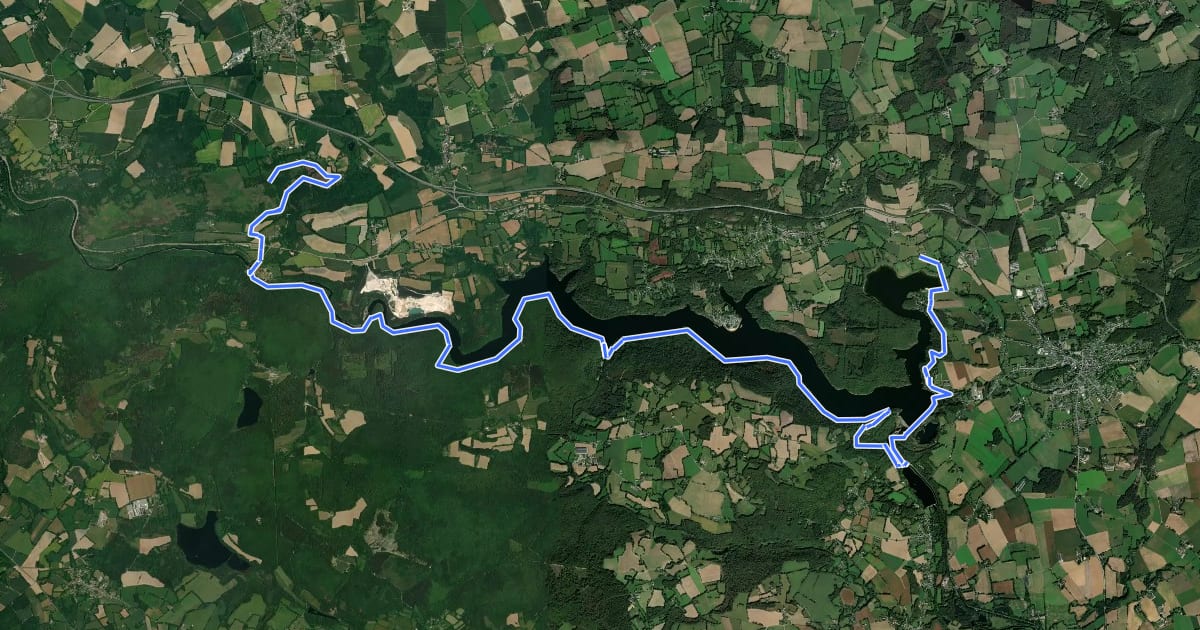 Маршрут De Lanester au Lac de Guerlédan, Mûr de Bretagne - Lac de Guerlédan на спутниковом снимке