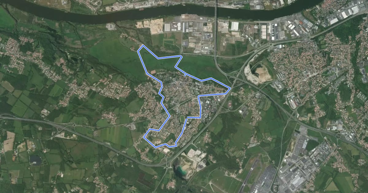 Маршрут De Port Lavigne à la Pierre Blanche на спутниковом снимке
