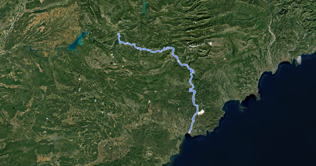 Маршрут De Saint-Raphaël à Rougon на спутниковом снимке
