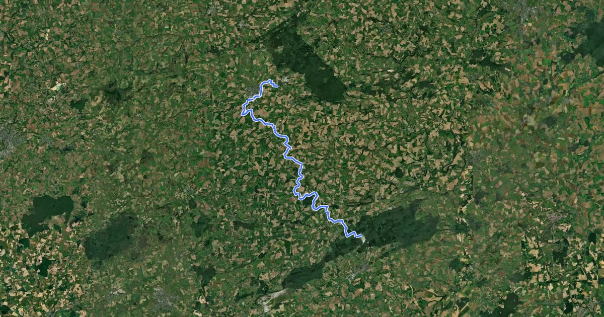 Маршрут Des Perles à la Forêt de Sillé-le-Guillaume (GR36) - Liaison n°3 - Base VTT FFCT des Perles на спутниковом снимке