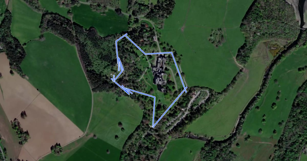 Маршрут Discover Nature Walk at Penrhyn Castle, Penrhyn на спутниковом снимке