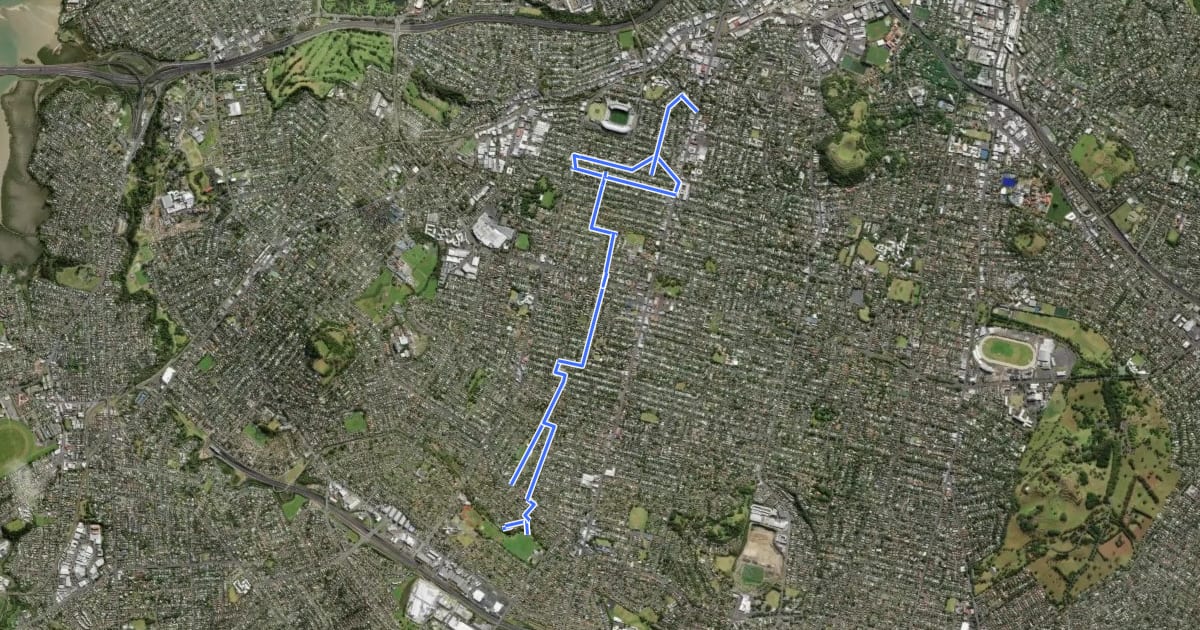 Маршрут Dominion Road West Safe Cycle Route на спутниковом снимке