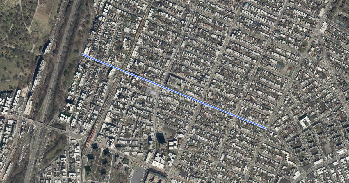 Маршрут East 216th Street на спутниковом снимке